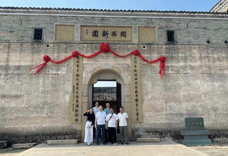 Ковање пословања, ковање пријатељства: Фабрика за гравирање метала Ианминг продубљује сарадњу са клијентима из иностранства